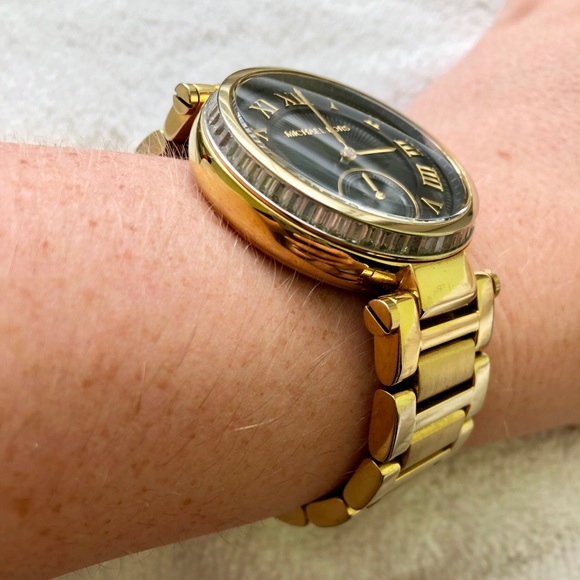 MICHAEL KORS black and gold watch w/ crystal